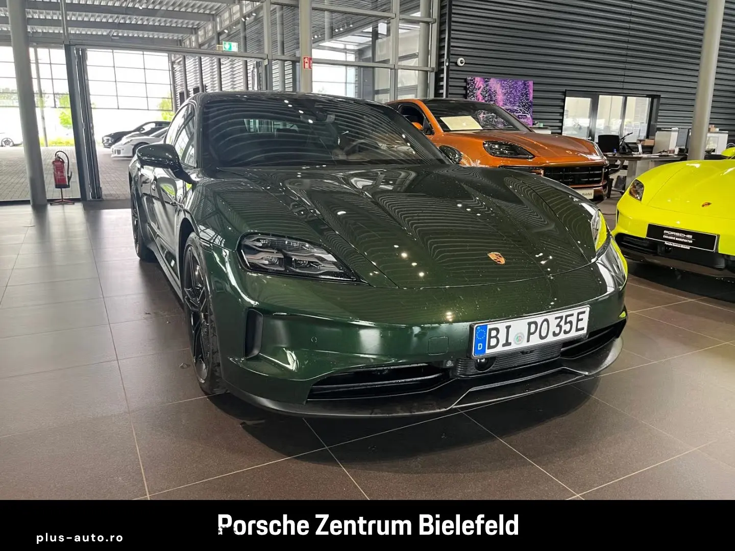 PORSCHE Taycan 4S Surround-View Panorama