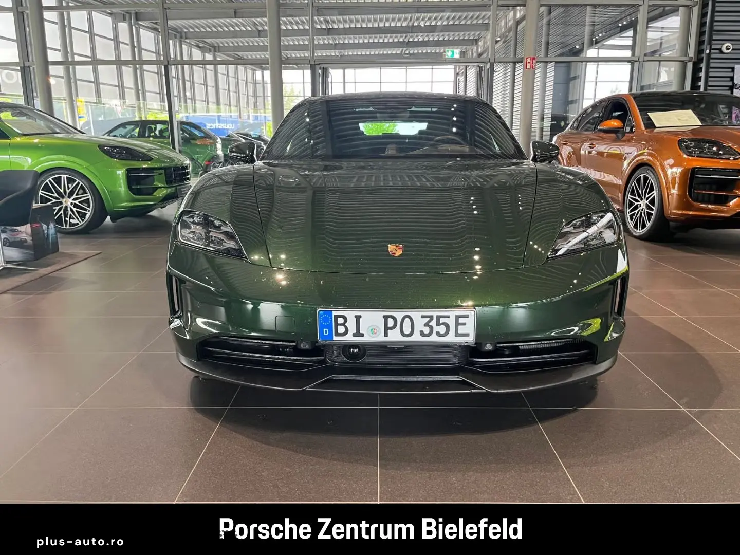 PORSCHE Taycan 4S Surround-View Panorama