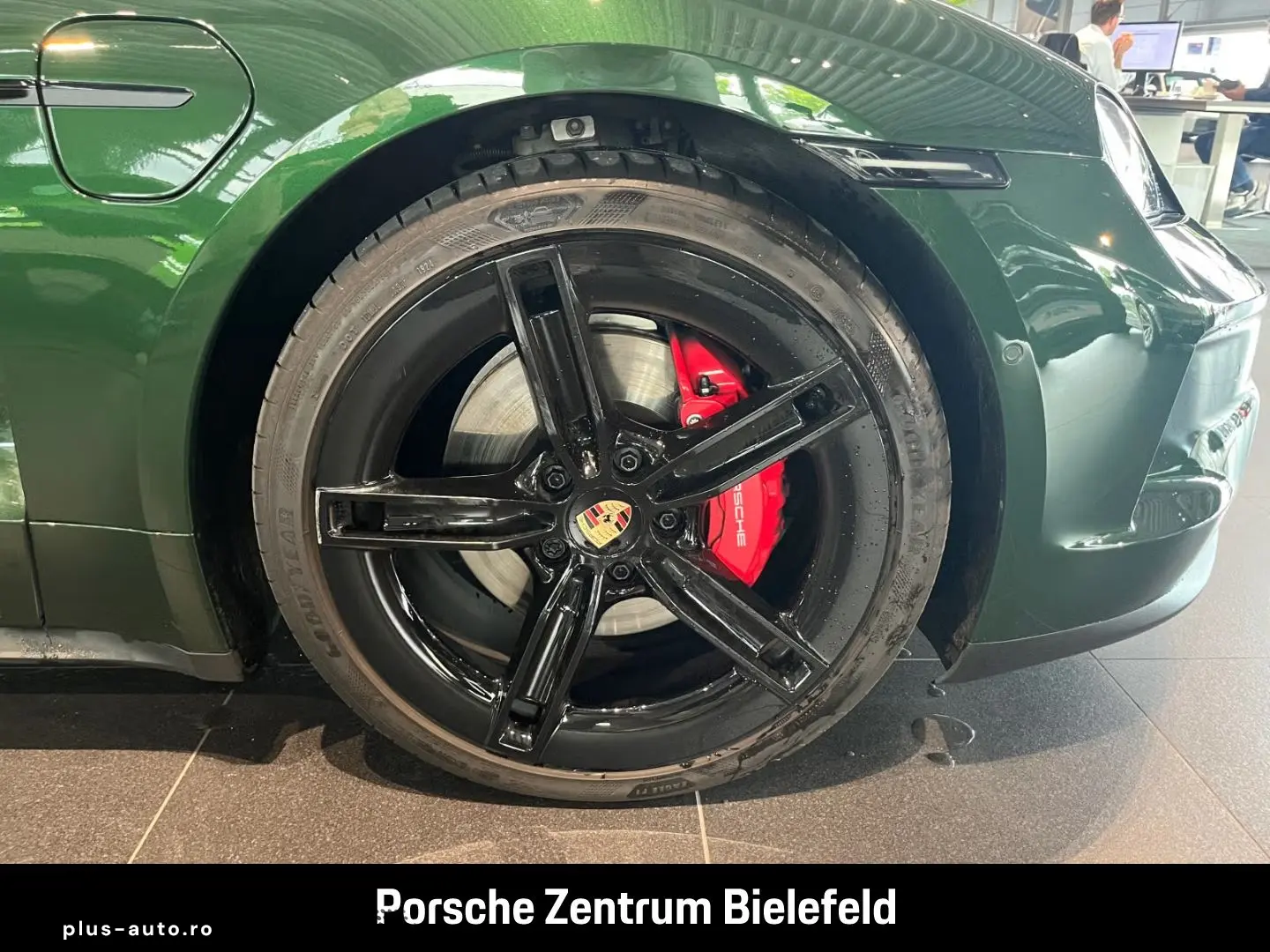 PORSCHE Taycan 4S Surround-View Panorama