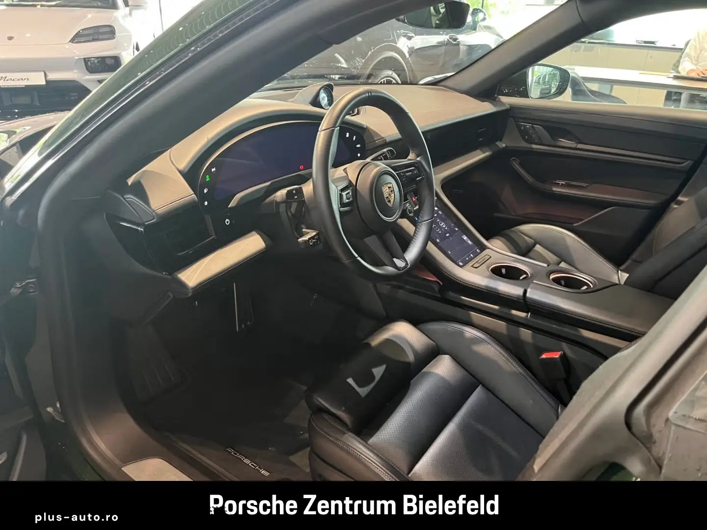 PORSCHE Taycan 4S Surround-View Panorama