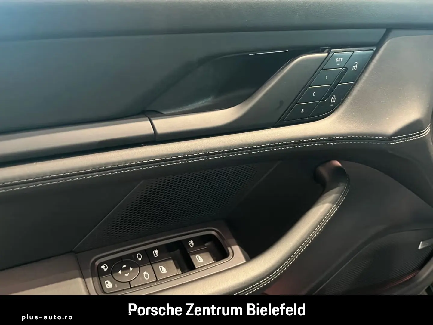 PORSCHE Taycan 4S Surround-View Panorama