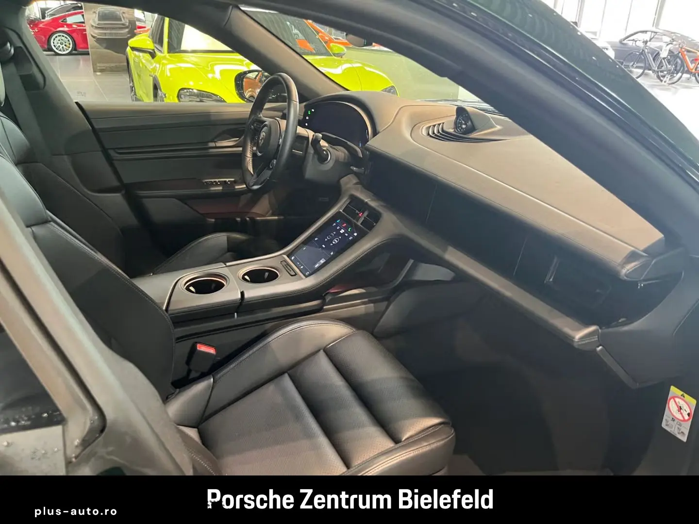 PORSCHE Taycan 4S Surround-View Panorama