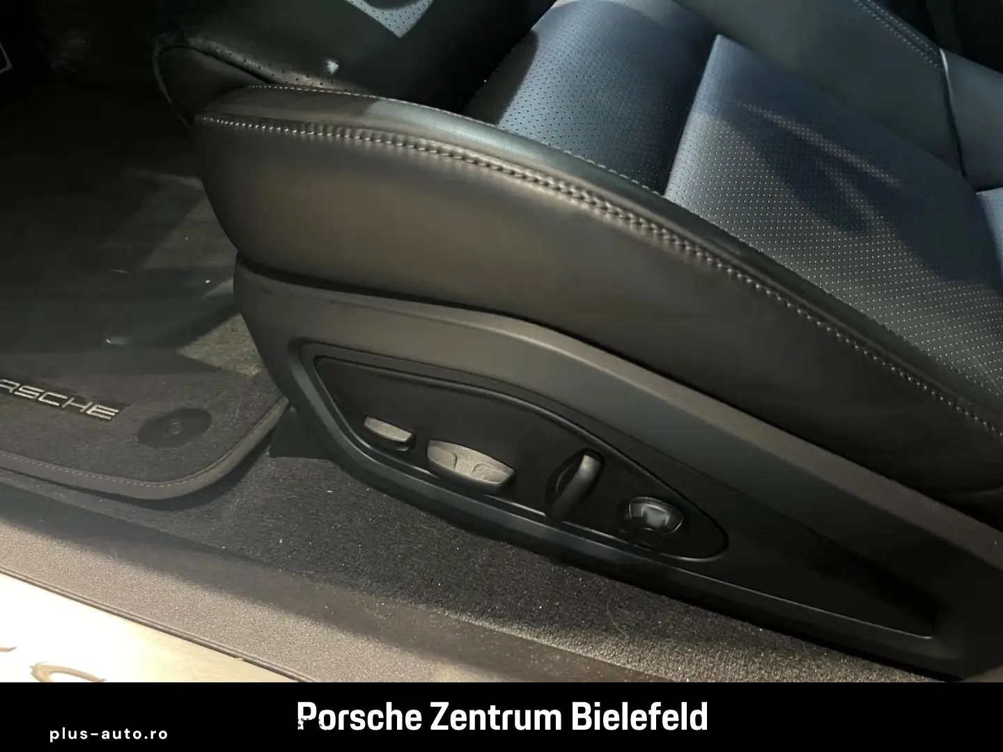 PORSCHE Taycan 4S Surround-View Panorama