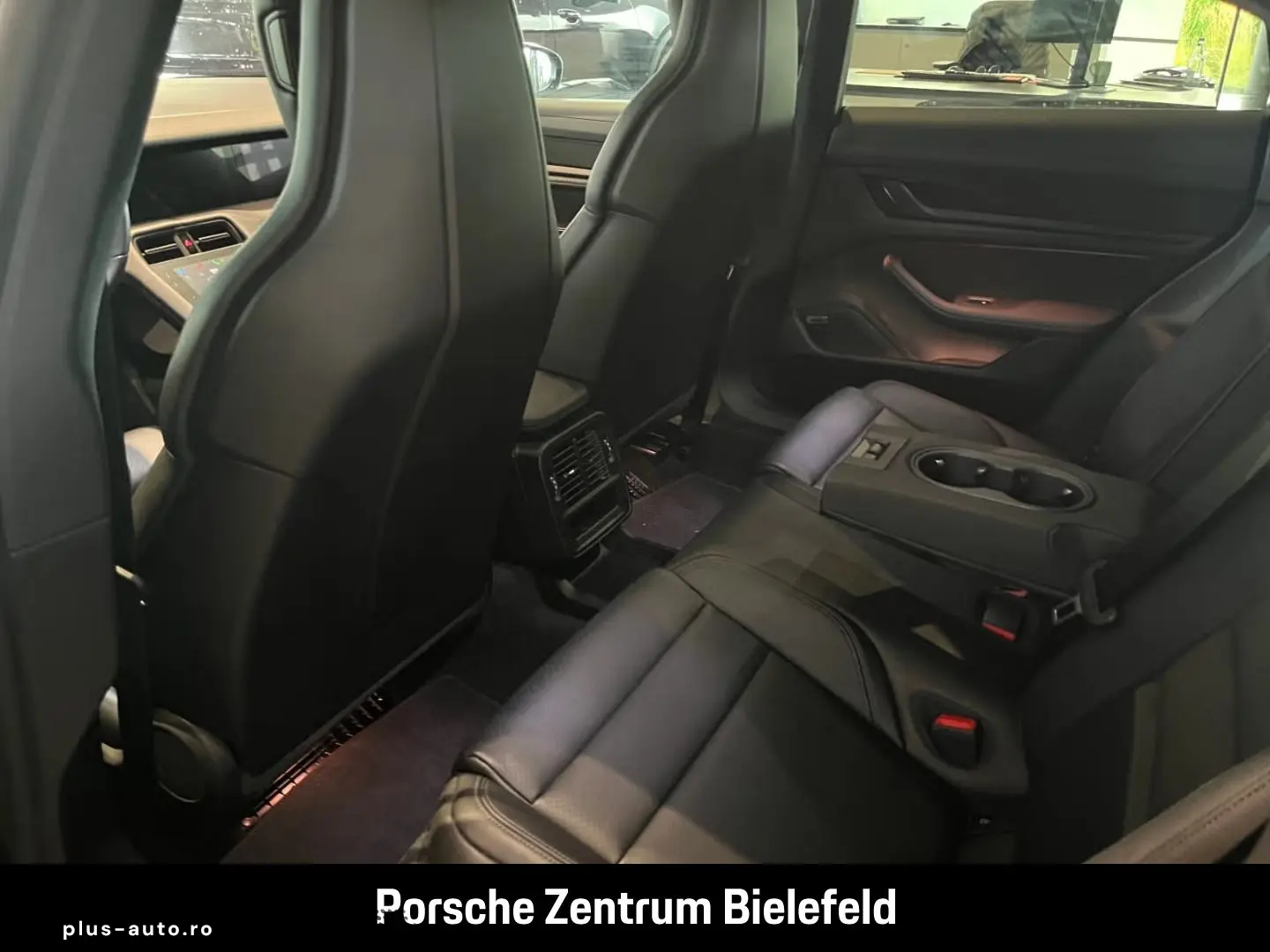 PORSCHE Taycan 4S Surround-View Panorama