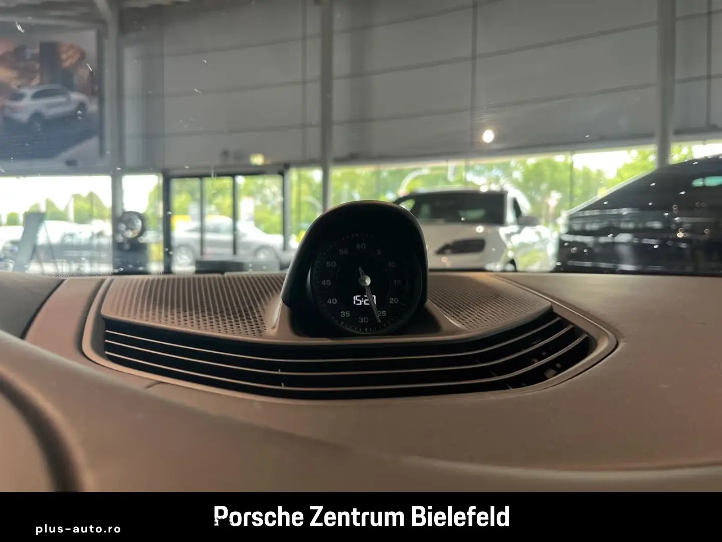 PORSCHE Taycan 4S Surround-View Panorama