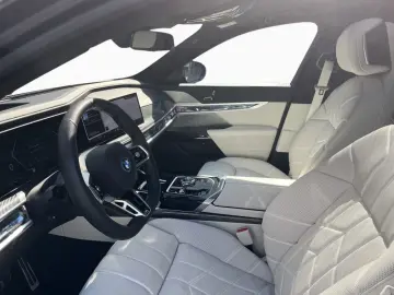 BMW 750e xDr M Sport Pro Fond-Entertainment Autobahn