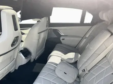 BMW 750e xDr M Sport Pro Fond-Entertainment Autobahn