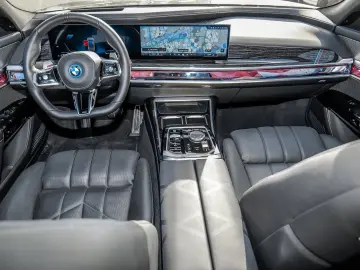 BMW 750e xDrive M Sport Integral Pano Massage DA Pro