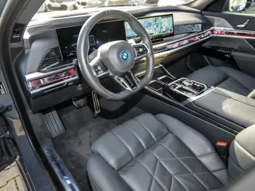 BMW 750e xDrive M Sport Integral Pano Massage DA Pro