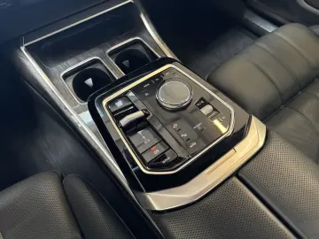 BMW 750e xDrive DA&PAProf. Autobahnass. Massage