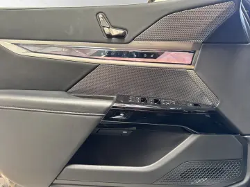 BMW 750e xDrive DA&PAProf. Autobahnass. Massage