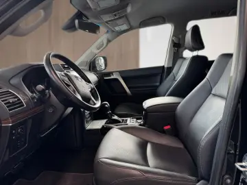 TOYOTA Land Cruiser 2.8 D4-D Executive Kam. KlimaA LED