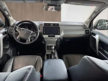 TOYOTA Land Cruiser 2.8 D4-D Executive Kam. KlimaA LED