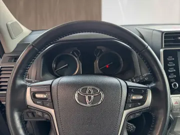 TOYOTA Land Cruiser 2.8 D4-D Executive Kam. KlimaA LED