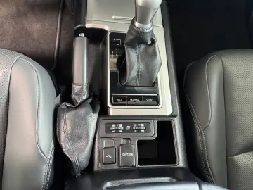 TOYOTA Land Cruiser 2.8 D4-D Executive Kam. KlimaA LED