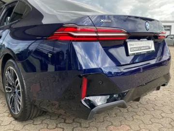 BMW 550 e xDrive Limousine M Sport AHK Pano Autob.-A
