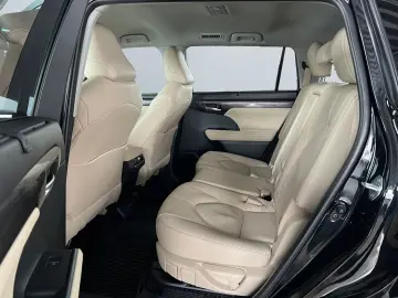 TOYOTA Highlander 2.5 Hybrid Executive  StHz 7-Si Leder