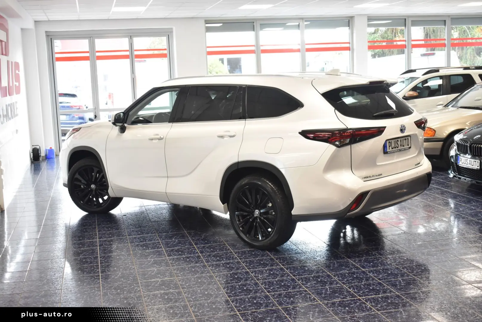 TOYOTA Highlander 2 5 Hybrid Luxury 7-Sitze Navi Panora