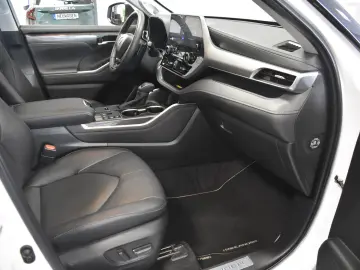TOYOTA Highlander 2 5 Hybrid Luxury 7-Sitze Navi Panora