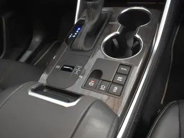 TOYOTA Highlander 2 5 Hybrid Luxury 7-Sitze Navi Panora