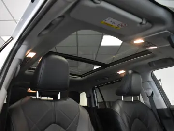 TOYOTA Highlander 2 5 Hybrid Luxury 7-Sitze Navi Panora