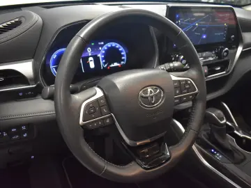 TOYOTA Highlander 2 5 Hybrid Luxury 7-Sitze Navi Panora