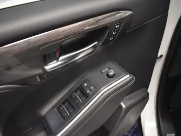 TOYOTA Highlander 2 5 Hybrid Luxury 7-Sitze Navi Panora