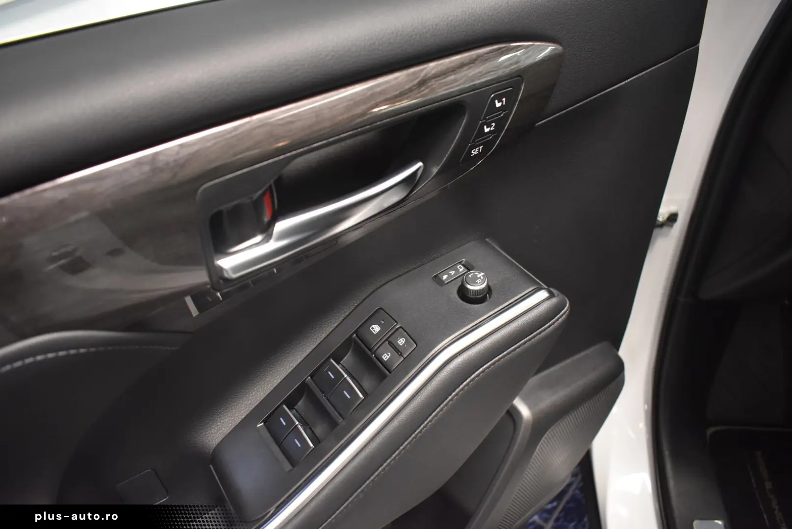 TOYOTA Highlander 2 5 Hybrid Luxury 7-Sitze Navi Panora