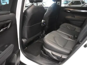 TOYOTA Highlander 2 5 Hybrid Luxury 7-Sitze Navi Panora