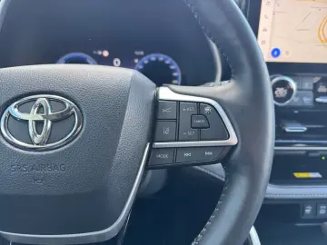 TOYOTA Highlander 2.5 Hybrid Executive  7-Si Leder CAM