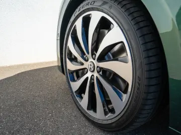 BENTLEY Flying Spur Azure V8  UVP 299.962 00€