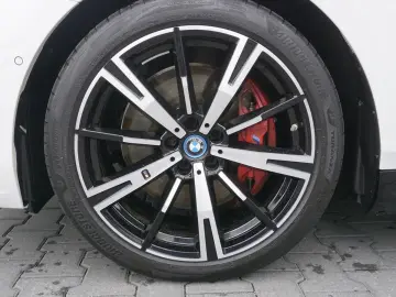 BMW i5 eDrive40 Limousine M Sportpaket Head-Up DAB