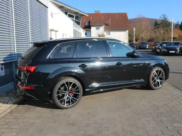 AUDI Q7 S line 55 TFSI quattro 7-SITZER AHK PANO STHZ