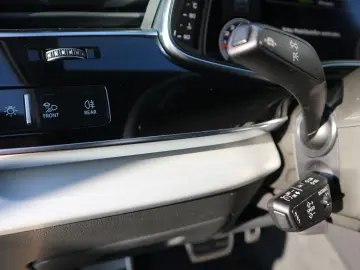 AUDI Q7 S line 55 TFSI quattro 7-SITZER AHK PANO STHZ