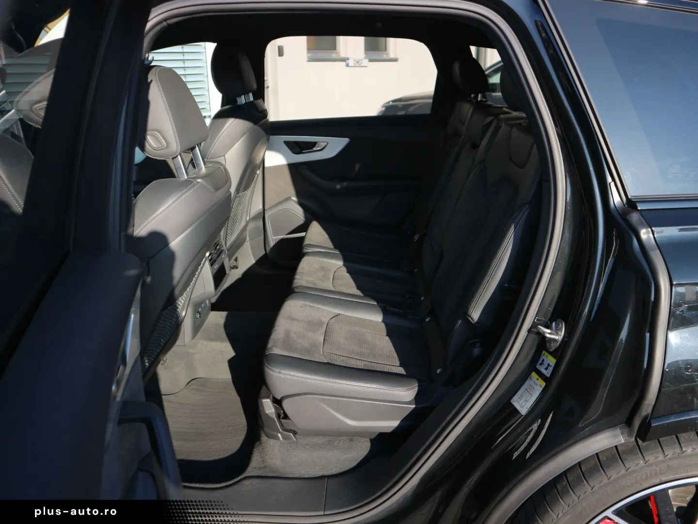 AUDI Q7 S line 55 TFSI quattro 7-SITZER AHK PANO STHZ