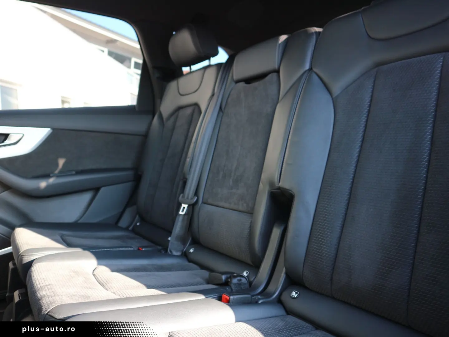 AUDI Q7 S line 55 TFSI quattro 7-SITZER AHK PANO STHZ