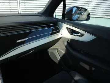 AUDI Q7 S line 55 TFSI quattro 7-SITZER AHK PANO STHZ