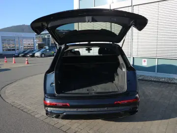 AUDI Q7 S line 55 TFSI quattro 7-SITZER AHK PANO STHZ