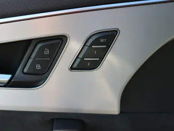 AUDI Q7 S line 55 TFSI quattro 7-SITZER AHK PANO STHZ