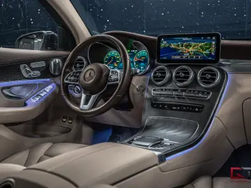 MERCEDES-BENZ GLC 300 e Coupé 4M AMG ACC