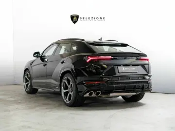 LAMBORGHINI URUS S