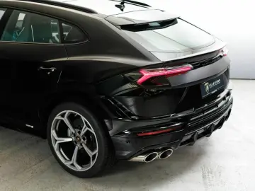 LAMBORGHINI URUS S