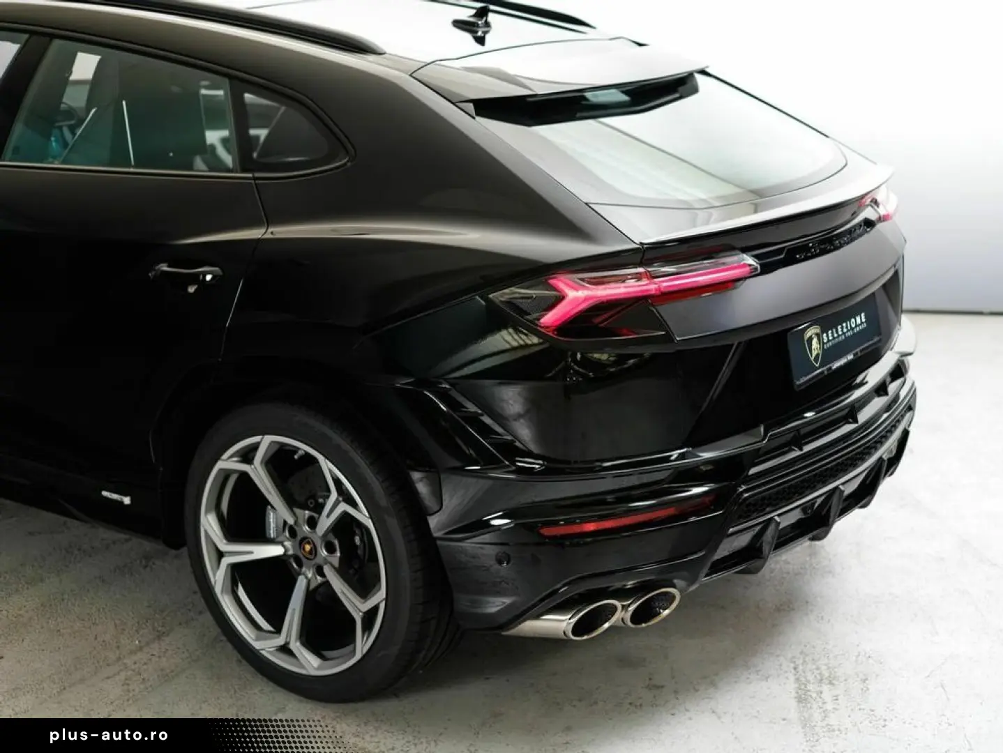 LAMBORGHINI URUS S