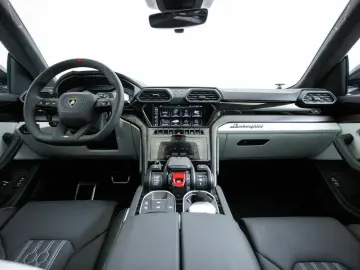 LAMBORGHINI URUS S