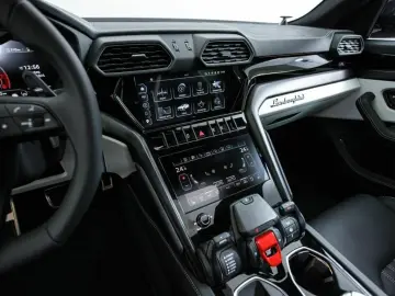 LAMBORGHINI URUS S