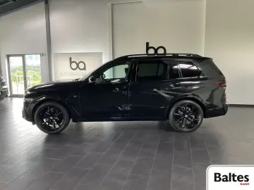BMW X7 xDrive 40d M Sport Pro 22  Pano HK Soft Ico A