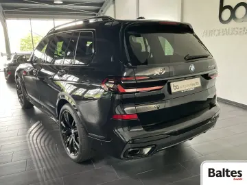 BMW X7 xDrive 40d M Sport Pro 22  Pano HK Soft Ico A