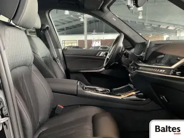 BMW X7 xDrive 40d M Sport Pro 22  Pano HK Soft Ico A