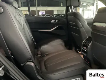 BMW X7 xDrive 40d M Sport Pro 22  Pano HK Soft Ico A
