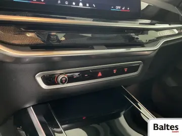 BMW X7 xDrive 40d M Sport Pro 22  Pano HK Soft Ico A